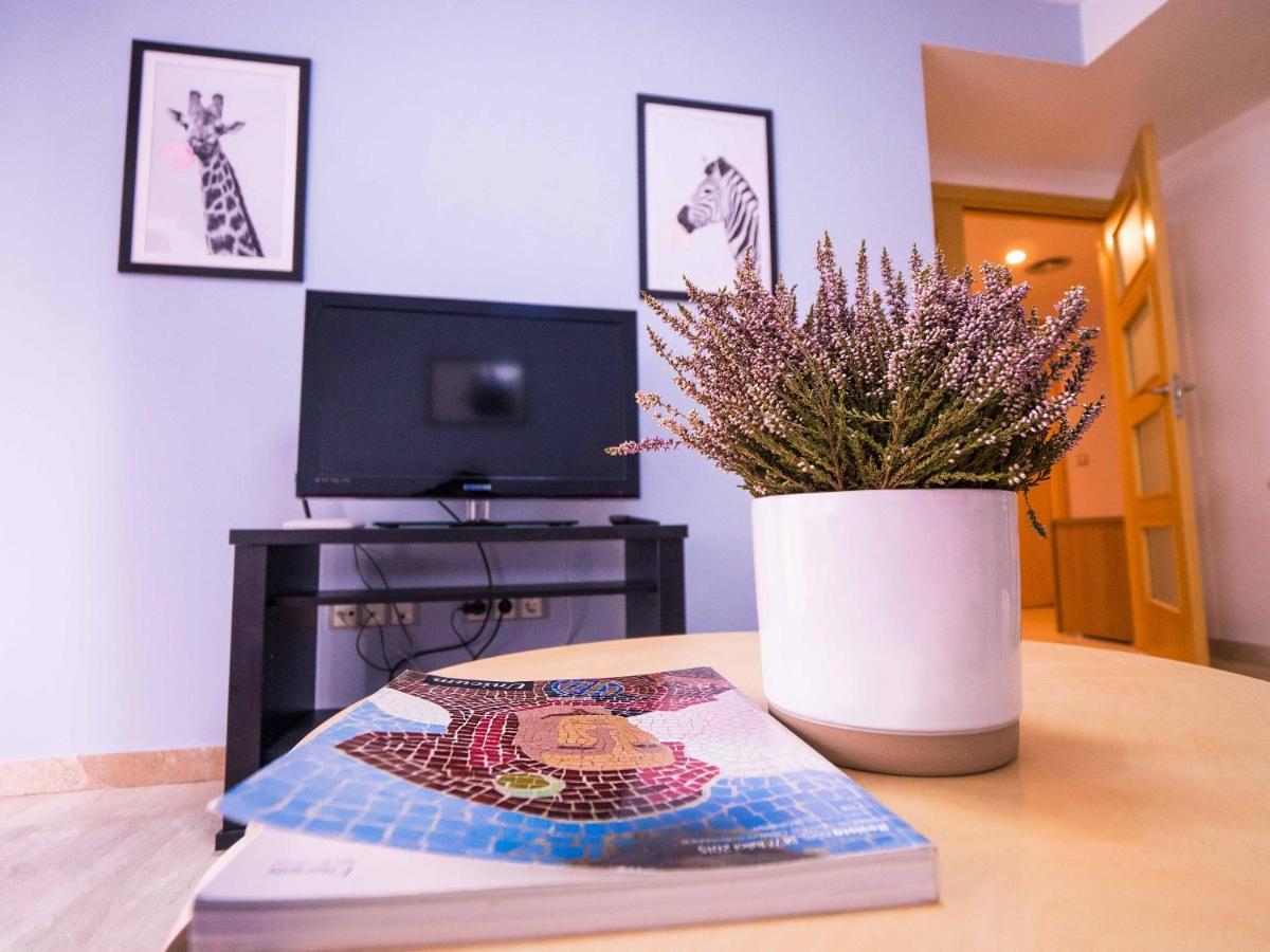 Appartement Two Bedroom Stylish Studio, 5 Minutes Walk From The